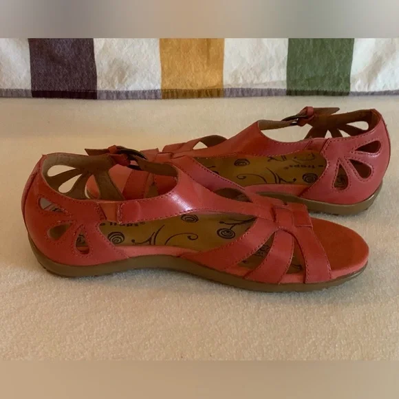 BARETRAPS ROSELY LEATHER SLIP ON SHOES - SZ 7M - Picture 2 of 8